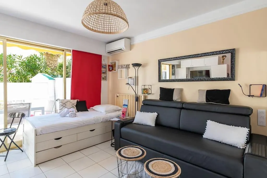 Daire Superbe Studio Bord De Mer Avec Terrasse & Piscine Cannes