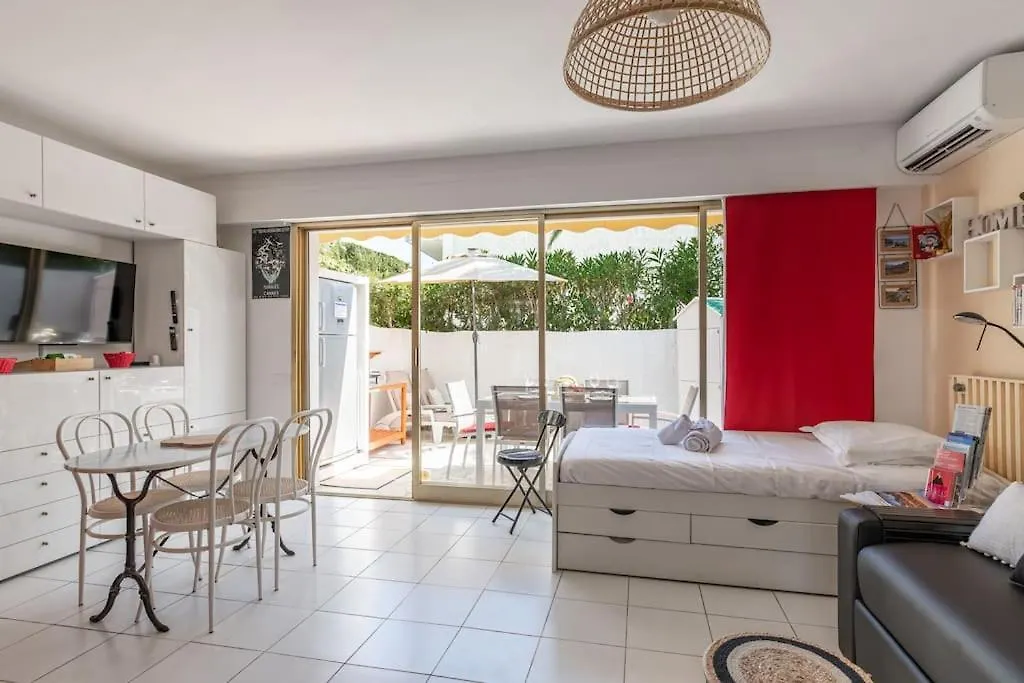 Superbe Studio Bord De Mer Avec Terrasse & Piscine Cannes France